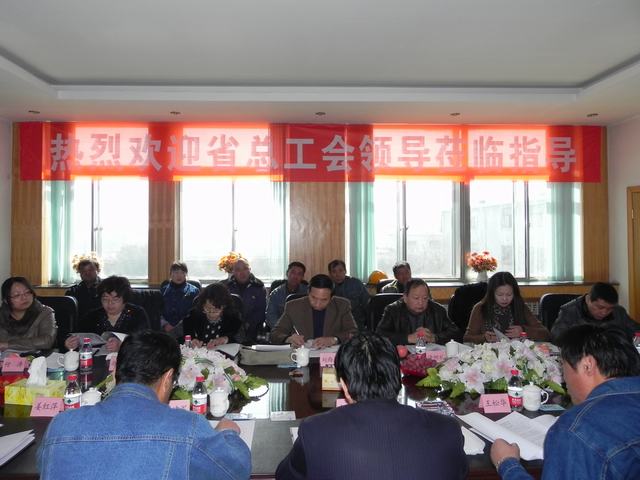 深入車間班組、“零距離”接觸職工、體驗(yàn)職工生活、傾聽(tīng)職工心聲